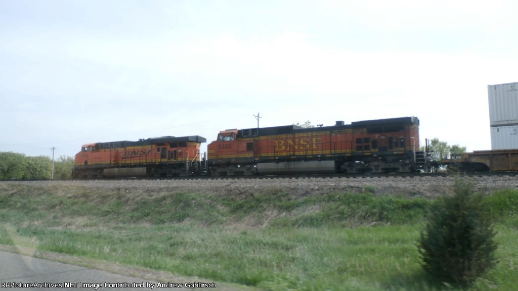 BNSF 7506 + 5305